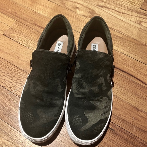 steve madden slip on camo